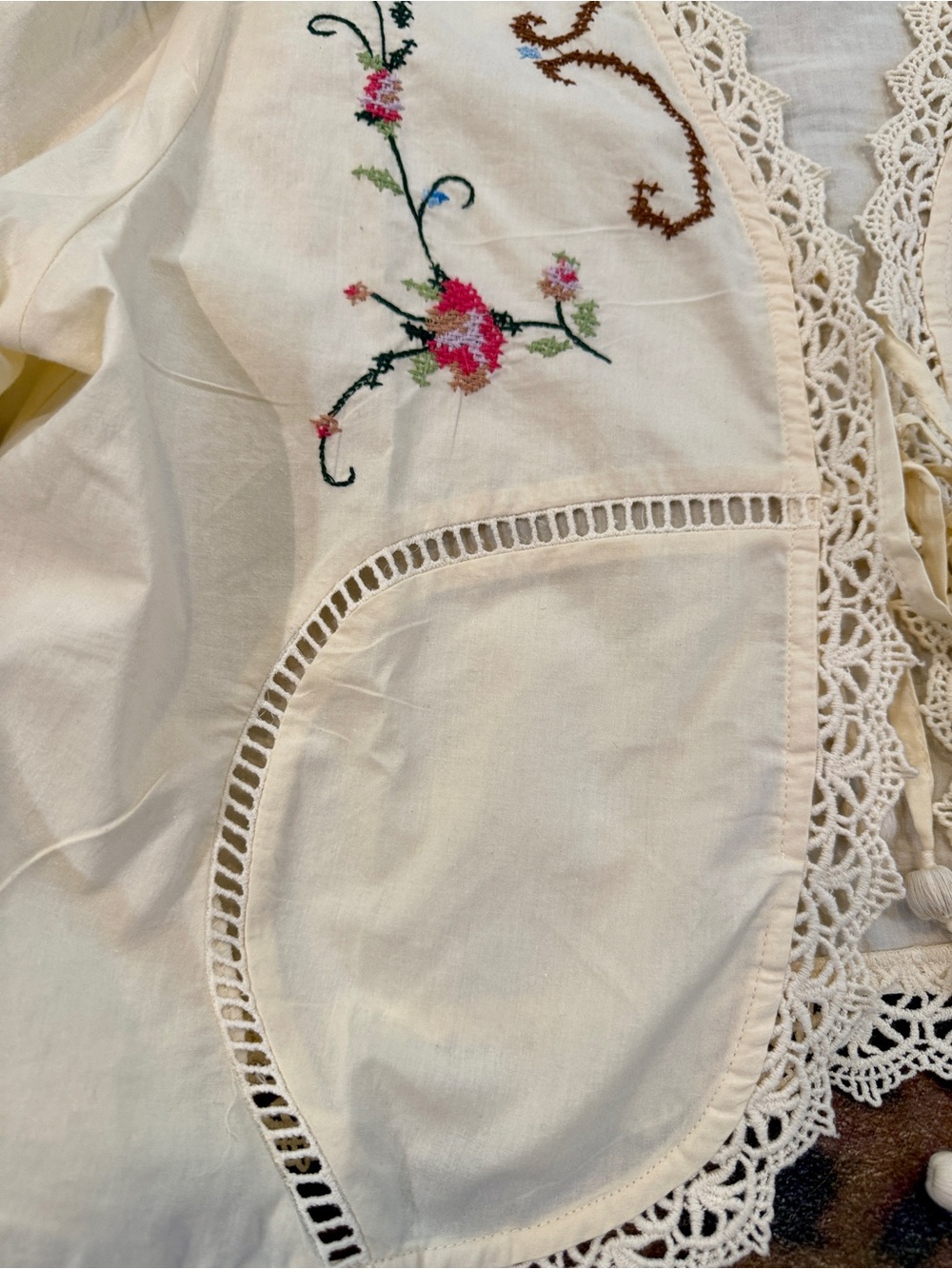 Embroidered Cream Boho Cropped Blouse - Picture 4 of 7